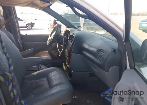 2004 Chrysler Town & Country Touring z USA, uszkodzony, nr VIN 2C8GP54L74R618552